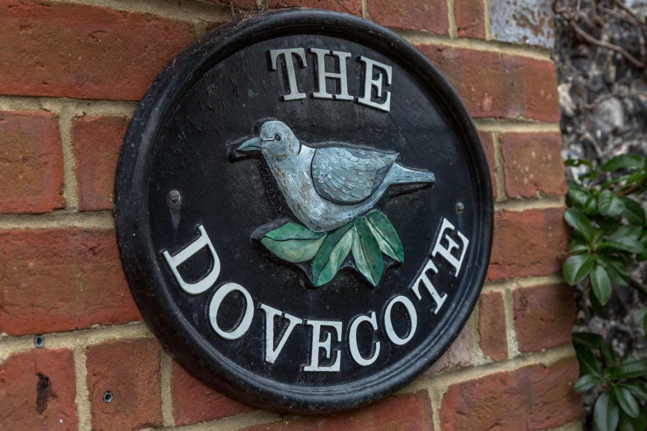 The Dovecote, Stoke Farthing Courtyard Vila Broad Chalke Exterior foto